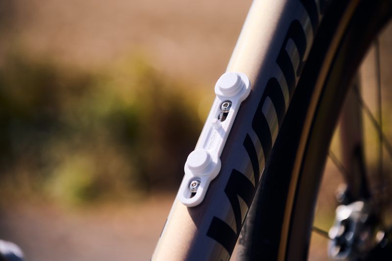 Fidlock TWIST Drikkeflaske 800ml + Sykkelbase POLAR WHITE EDITION