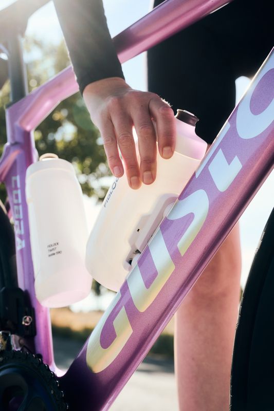 Fidlock TWIST Drikkeflaske 590ml + Sykkelbase POLAR WHITE EDITION