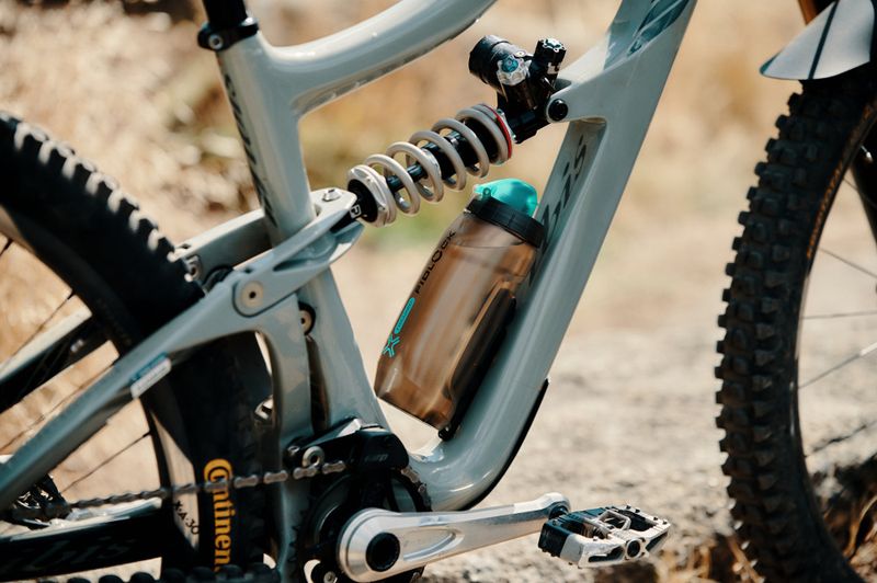 Fidlock TWIST Drikkeflaske antibakteriell 590ml + Sykkelbase